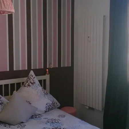 With 2 Bedrooms بيت للعطل