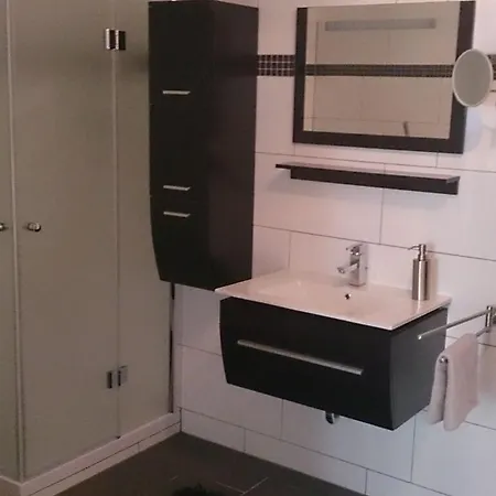 With 2 Bedrooms بريمين